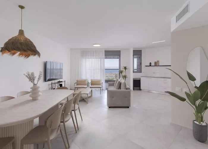 Spacious & Luxurious Family Apartment With Balcony
